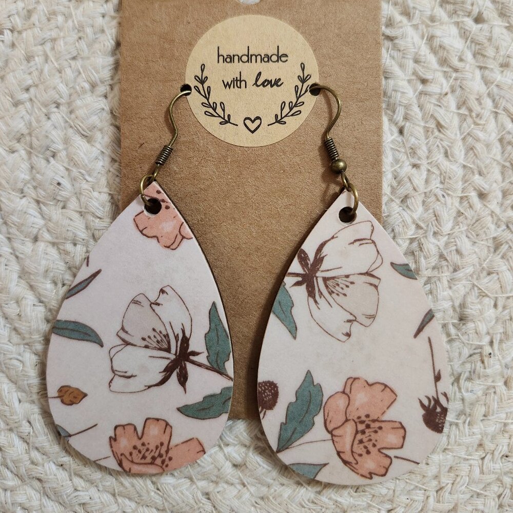 ~Handmade~ vintage style, boho, botanical earrings